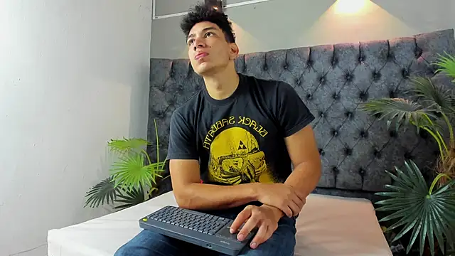 Snapshot of ALAN_REDINGER chatting on November 24, 2025, 1:11 pm ALAN REDINGER online show from November 24, 2025, 1:11 pm