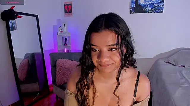 Shophie thoopson online show from May 11, 2026, 8:28 pm