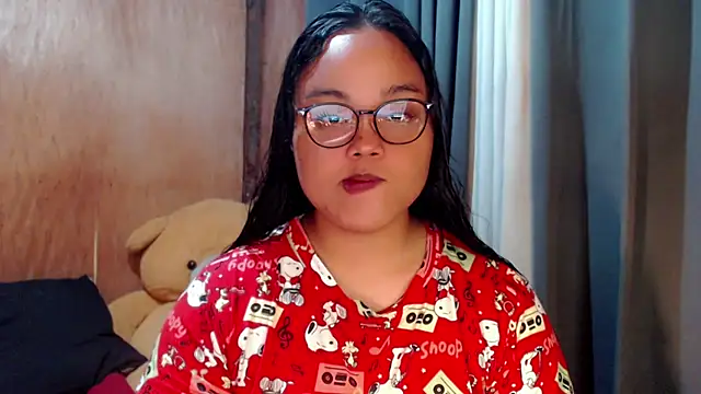  Lylia online show from October 6, 2025, 9:45 pm