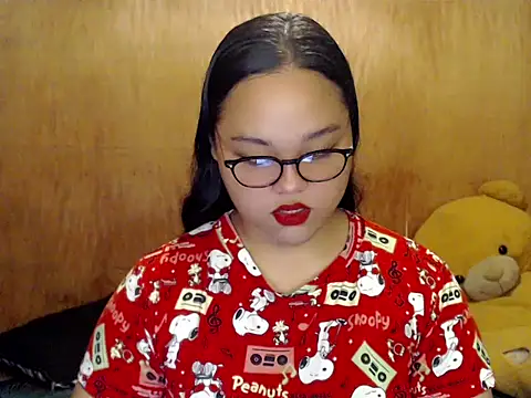  Lylia online show from November 3, 2025, 9:54 am