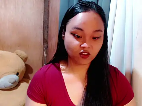  Lylia online show from February 13, 2026, 9:44 pm