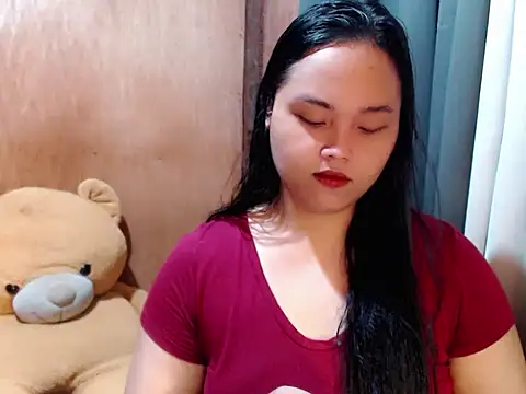  Lylia online show from February 17, 2026, 8:48 pm