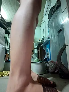 Snapshot of Du-Uyen chatting on November 4, 2025, 1:16 am Du-Uyen online show from November 4, 2025, 1:16 am