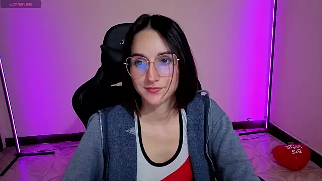 Snapshot of MiaLozanox chatting on September 30, 2025, 8:19 am MiaLozanox online show from September 30, 2025, 8:19 am