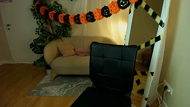 Snapshot of Mary_Lane_ chatting on October 23, 2025, 8:18 pm Mary Lane online show from October 23, 2025, 8:18 pm