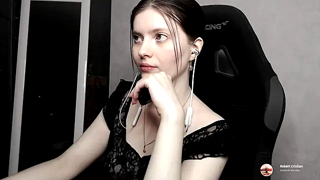 Snapshot of cute_elfy_ chatting on September 18, 2025, 4:42 pm cute elfy  online show from September 18, 2025, 4:42 pm