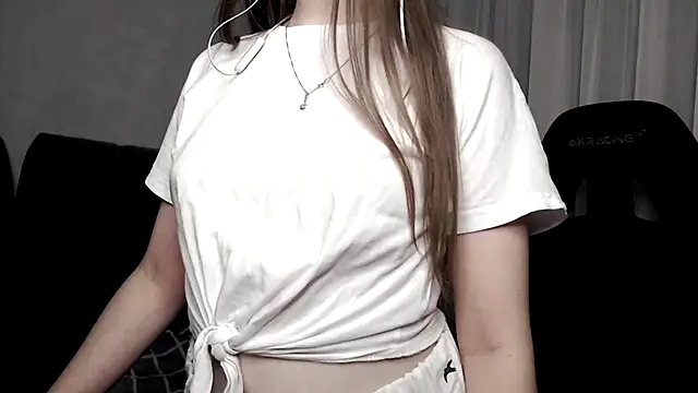 Snapshot of cute_elfy_ chatting on October 14, 2025, 3:24 pm cute elfy  online show from October 14, 2025, 3:24 pm