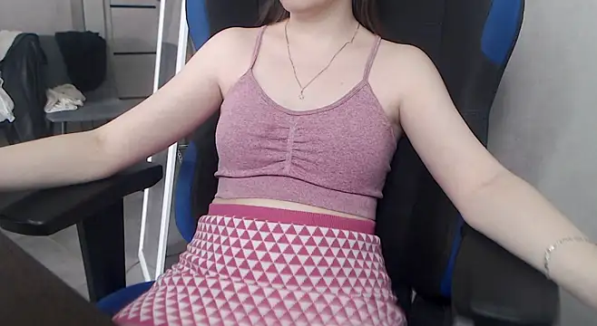 cute elfy  online show from June 21, 2026, 1:24 pm