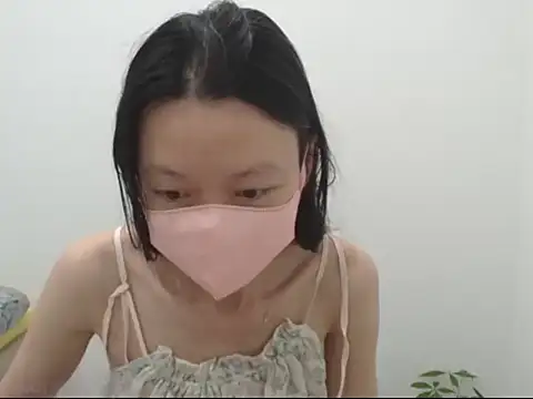 Snapshot of AlinaBaby_x chatting on October 2, 2025, 12:28 am AlinaBaby x online show from October 2, 2025, 12:28 am