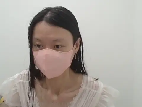 Snapshot of AlinaBaby_x chatting on October 2, 2025, 3:30 pm AlinaBaby x online show from October 2, 2025, 3:30 pm