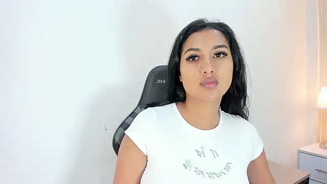 Snapshot of SalomeeBell chatting on December 15, 2025, 9:19 pm SalomeeBell online show from December 15, 2025, 9:19 pm