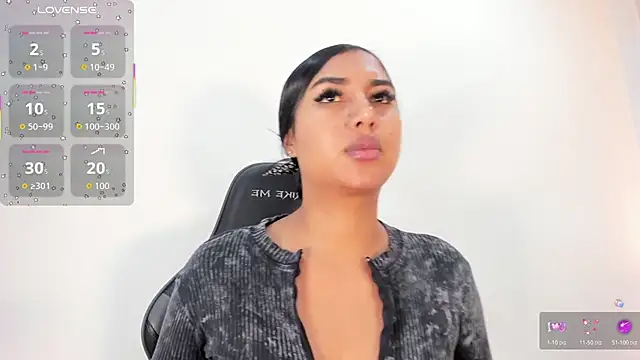 Snapshot of SalomeeBell chatting on December 22, 2025, 8:28 pm SalomeeBell online show from December 22, 2025, 8:28 pm