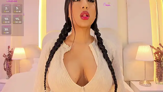 SalomeeBell online show from May 15, 2026, 8:49 pm