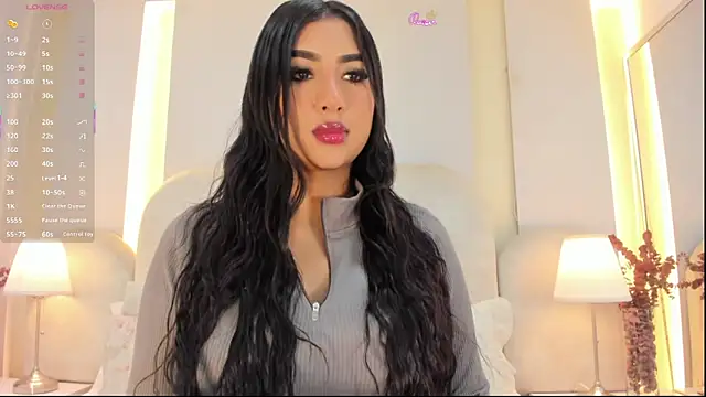 Snapshot of SalomeeBell chatting on June 2, 2026, 8:11 pm SalomeeBell online show from June 2, 2026, 8:11 pm