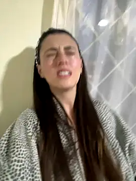 MiaLune Pink online show from October 7, 2025, 11:02 pm