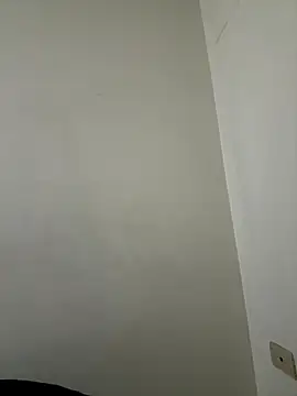 MiaLune Pink online show from October 10, 2025, 12:09 am