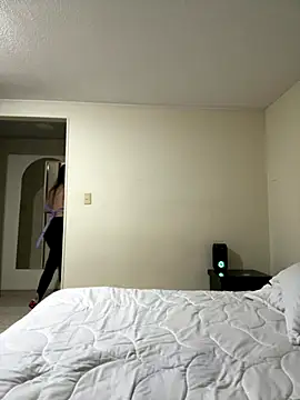 MiaLune Pink online show from October 28, 2025, 10:56 pm