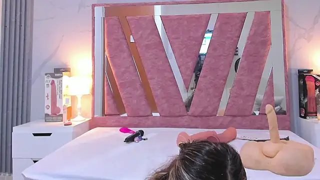 Wonderkloe  online show from February 3, 2026, 7:30 pm