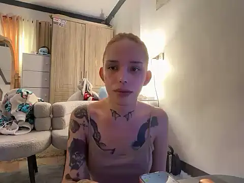 prettyhugelatinax44 online show from August 9, 2026, 4:50 am
