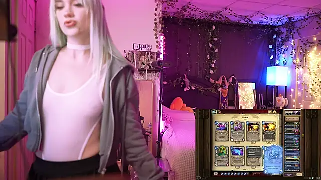 littlelune online show from October 5, 2025, 2:32 am