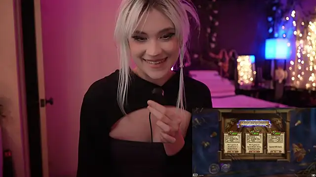 littlelune online show from October 14, 2025, 12:00 am