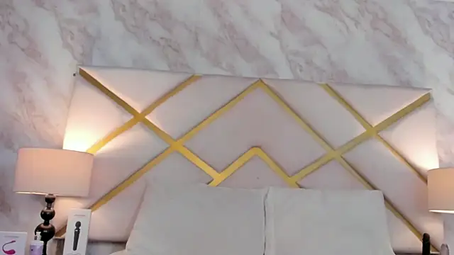 LorenBeiker- online show from December 15, 2025, 11:36 am