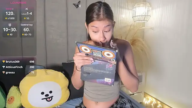 leaahcashh online show from September 12, 2025, 8:31 pm