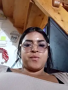 Snapshot of katia_durand chatting on October 27, 2025, 9:19 pm katia durand online show from October 27, 2025, 9:19 pm