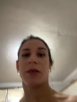 Isabelaa  online show from May 15, 2026, 5:42 pm