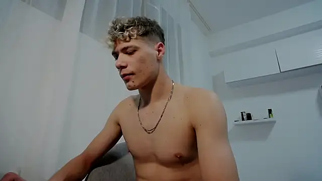 Snapshot of OttisBrawn chatting on October 19, 2025, 5:02 pm OttisBrawn online show from October 19, 2025, 5:02 pm