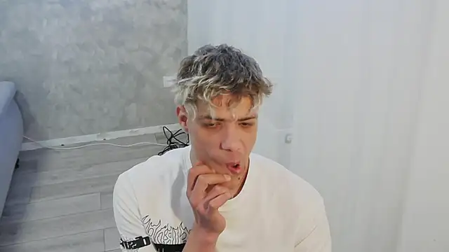 Snapshot of OttisBrawn chatting on October 22, 2025, 1:33 pm OttisBrawn online show from October 22, 2025, 1:33 pm