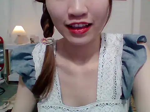   Donna   online show from October 13, 2025, 2:28 pm