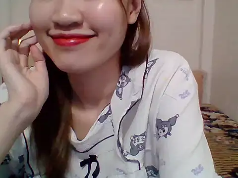   Donna   online show from October 25, 2025, 2:13 pm