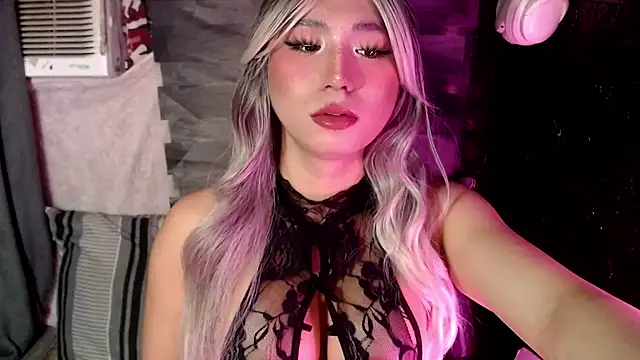 Snapshot of UrhotlucyTS chatting on October 11, 2025, 8:24 am UrhotlucyTS online show from October 11, 2025, 8:24 am