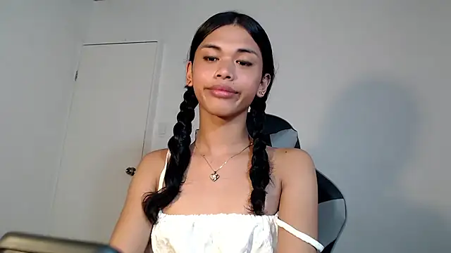 urcurlydiva online show from November 3, 2025, 5:31 am