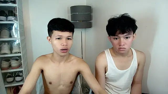 Snapshot of crazyasiantwink chatting on September 26, 2025, 5:44 am crazyasiantwink online show from September 26, 2025, 5:44 am