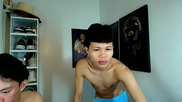 Snapshot of crazyasiantwink chatting on October 11, 2025, 5:17 am crazyasiantwink online show from October 11, 2025, 5:17 am