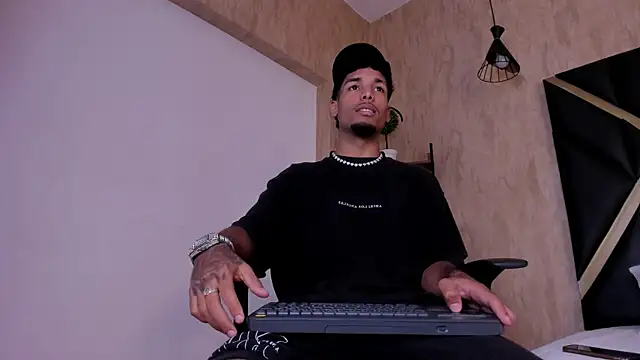 Thiagoferreti online show from October 21, 2025, 7:14 pm