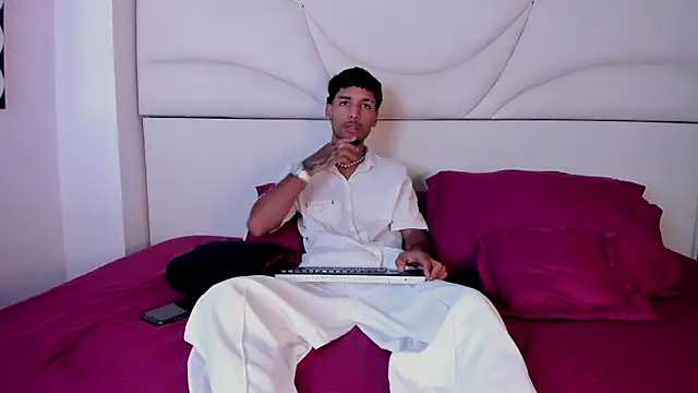 Thiagoferreti online show from November 10, 2025, 8:08 pm