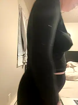 rosecams online show from October 13, 2025, 5:51 am