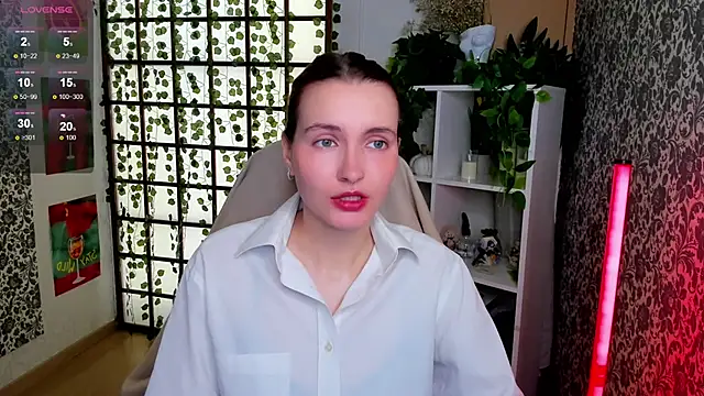 Snapshot of Elis_Cherry chatting on October 20, 2025, 2:01 am Elis Cherry online show from October 20, 2025, 2:01 am