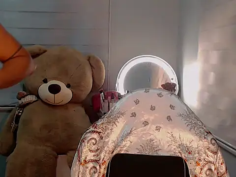 KathRouge online show from October 10, 2025, 1:21 pm