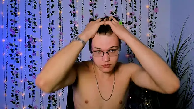 Snapshot of lucas_long_ chatting on September 17, 2025, 5:20 am lucas long  online show from September 17, 2025, 5:20 am