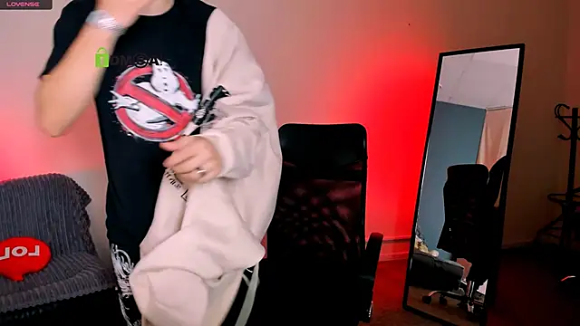 Snapshot of lucas_long_ chatting on September 28, 2025, 6:46 pm lucas long  online show from September 28, 2025, 6:46 pm