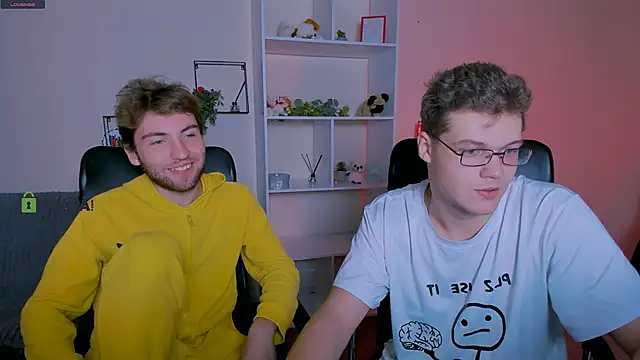 Snapshot of lucas_long_ chatting on October 9, 2025, 7:23 pm lucas long  online show from October 9, 2025, 7:23 pm