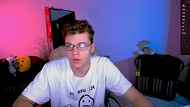 Snapshot of lucas_long_ chatting on October 16, 2025, 5:19 am lucas long  online show from October 16, 2025, 5:19 am