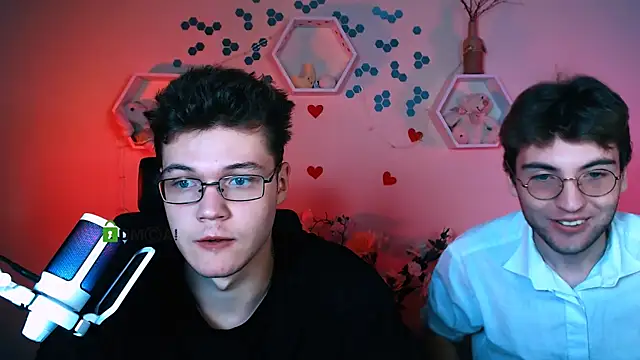 Snapshot of lucas_long_ chatting on October 17, 2025, 7:49 pm lucas long  online show from October 17, 2025, 7:49 pm