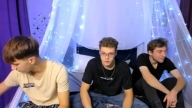 Snapshot of lucas_long_ chatting on October 18, 2025, 7:03 pm lucas long  online show from October 18, 2025, 7:03 pm