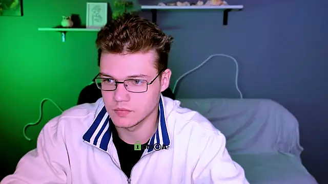 Snapshot of lucas_long_ chatting on October 21, 2025, 8:48 am lucas long  online show from October 21, 2025, 8:48 am