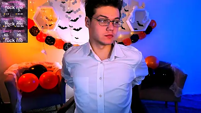 Snapshot of lucas_long_ chatting on October 26, 2025, 9:37 am lucas long  online show from October 26, 2025, 9:37 am